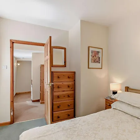 3 Bed In Newlands Valley Sz508