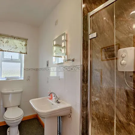 3 Bed In Newlands Valley Sz508 3*
