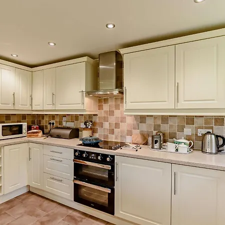 3 Bed In Newlands Valley Sz508 Hotel 3*